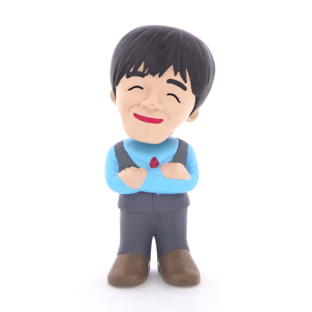 社内表彰制度の記念品に社長の「首振りマスコット」